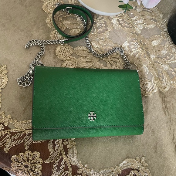 Tory Burch green wallet crossbody - Picture 4 of 9